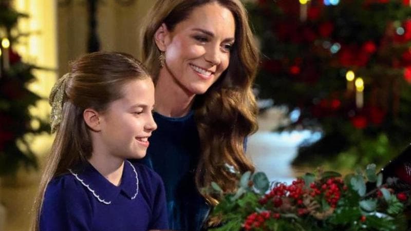 Kate Middleton suona il piano insieme a Charlotte per il concerto di Natale 1