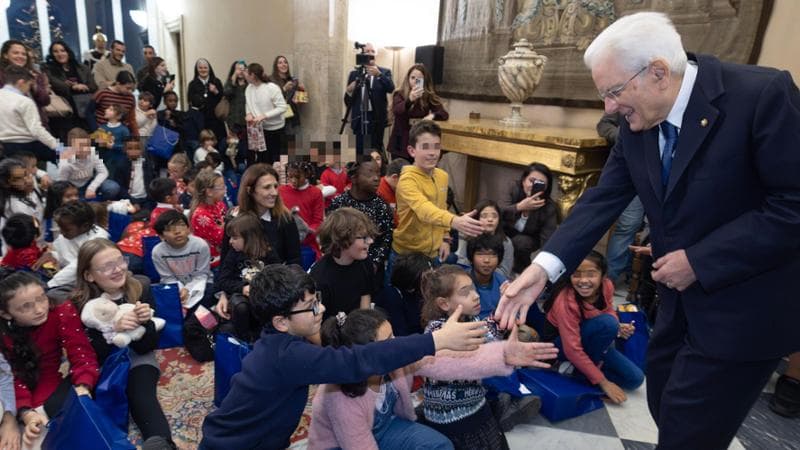 I bambini ospiti di case famiglia da Mattarella, merenda e doni di Natale al Colle: siete il futuro 1