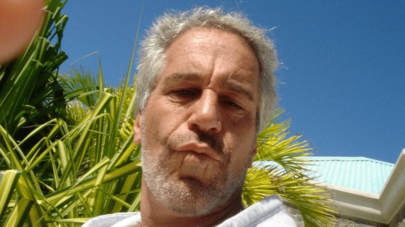 “Epstein aveva dieci complici”: la rivelazione nelle mail dell’Fbi 1