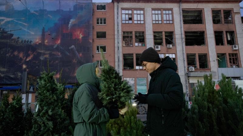 Freddo, buio e raid notturni nelle città, feroci combattimenti sul fronte. Il Natale in Ucraina 1