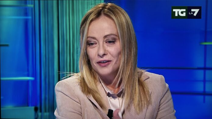 Giorgia Meloni al TG La7: “Salari cresciuti grazie al Governo”. Ma Commette un Grave Errore 1