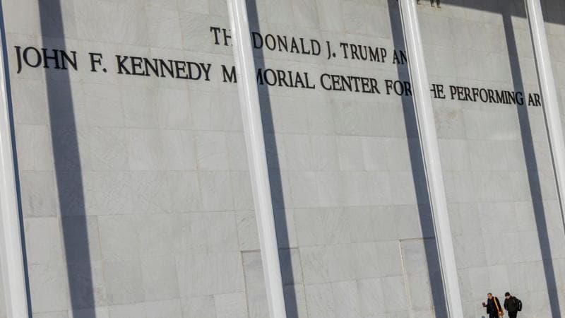 Niente concerto di Natale al Trump-Kennedy Center in protesta contro il nuovo nome voluto da Donald 1