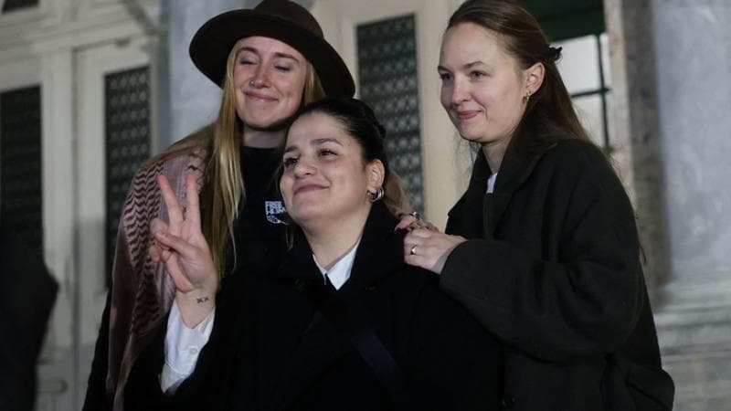 A nuoto ha salvato 25 migranti, ma in Grecia ha rischiato 20 anni come trafficante: assolta Mardini 1