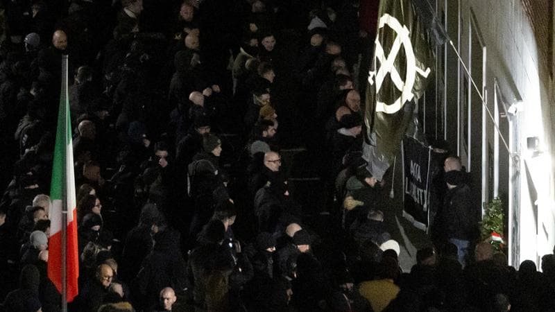 Acca Larentia, tra Casapound e ultrà: quel rito lugubre e stanco nella capitale indifferente 1