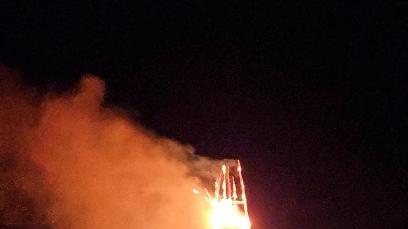 Amsterdam, fiamme distruggono una chiesa in centro. Crolla il campanile 1