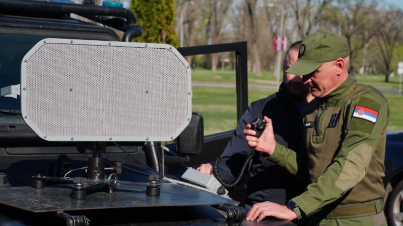 Cannoni sonici contro i manifestanti: servizi serbi e russi hanno condotto test sui cani 1