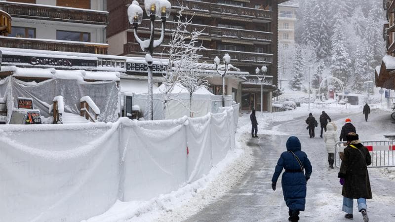 Crans-Montana, fuga dalla perla svizzera segnata dalla strage: “In paese ondata di disdette” 1