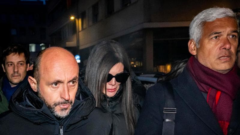 Crans Montana, oggi l'interrogatorio dei Moretti. Cancellati i video dai social del locale 1