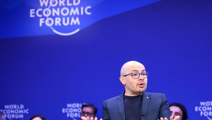 Davos, l'intelligenza artificiale suscita timori: “Un'onda travolgente sta investendo il settore lavorativo” 1