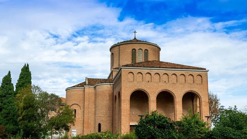 Don Renato Mazzuia, il parroco della famiglia Trentini: “Non abbiamo mai smesso di pregare per lui” 1