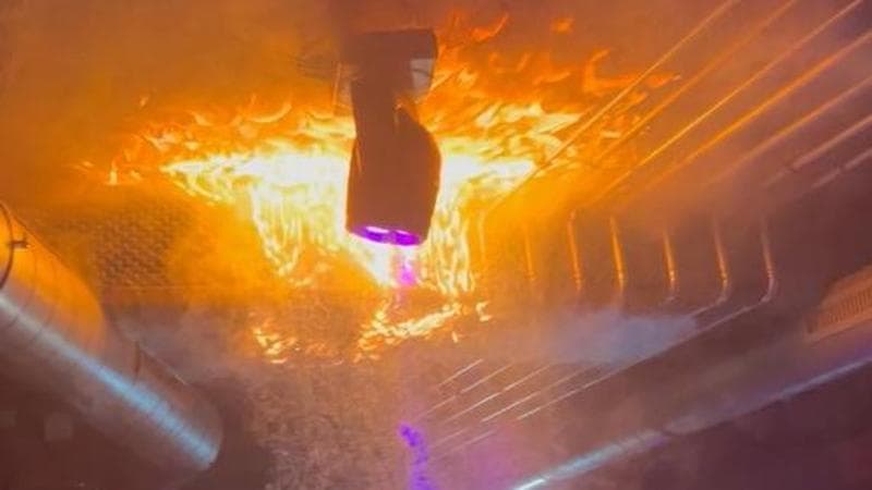 “I pannelli rotti del soffitto tenuti con le stecche da biliardo, avevano deciso di ripararli così” 1