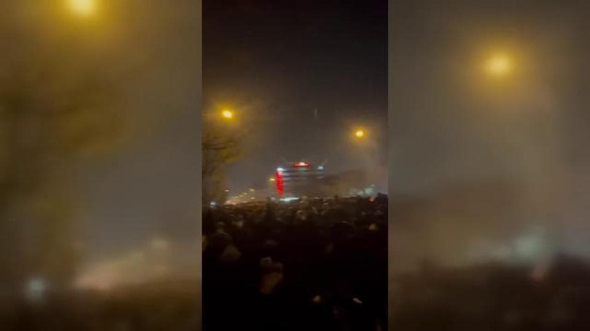 Iran, la denuncia: “12mila manifestanti uccisi”. Trump con i manifestanti: “L’aiuto è in arrivo” 1