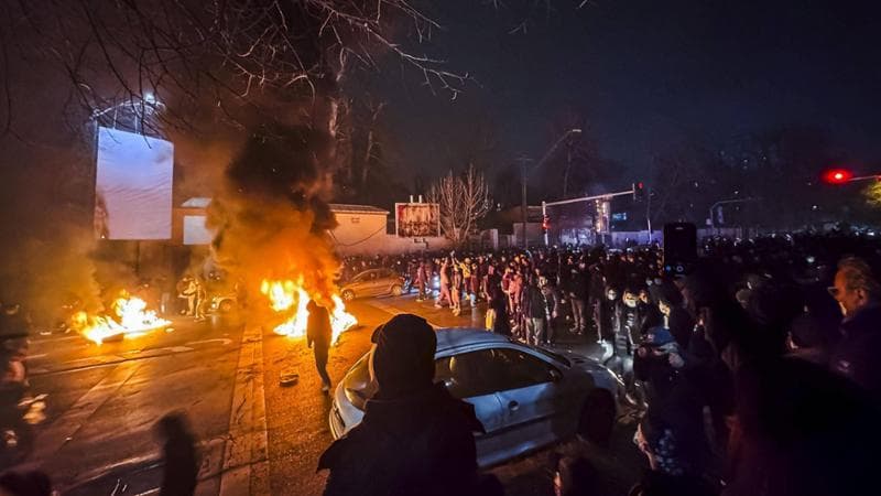 Iran, la scrittrice Mohebali: “Mai vista una protesta simile. Siamo a una svolta” 1
