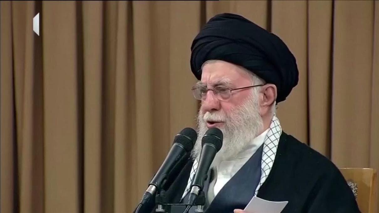 Iran, parla Khamenei: “La Repubblica islamica non cederà, Trump arrogante e cadrà”. Paese isolato 1