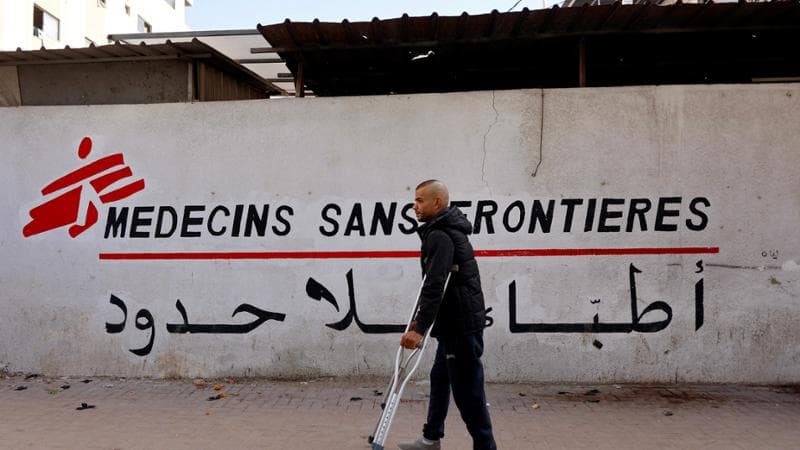 Israele, stretta sugli aiuti a Gaza: stop acqua e gas alle sedi Unrwa. L’Onu: bimbo annega nel fango 1