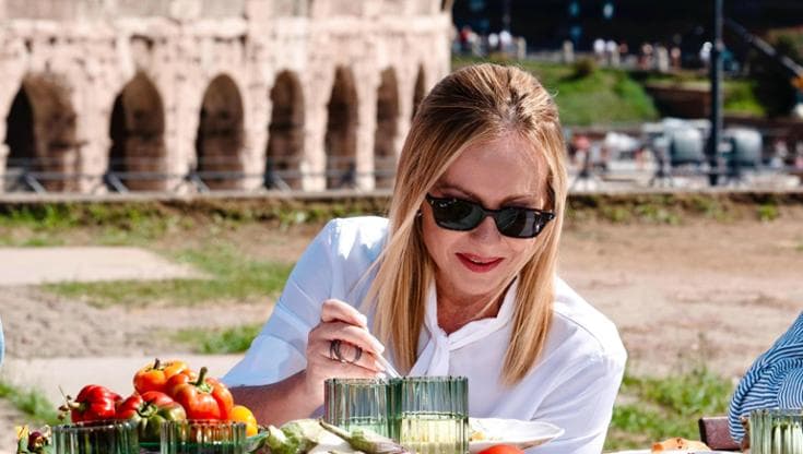 L'assaggiatore della premier Meloni: come funziona il controllo del cibo all'estero 1