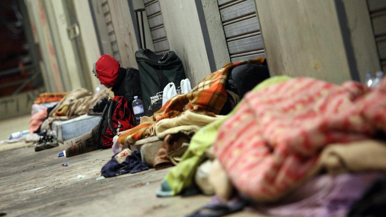 Littizzetto: “Giù dal pero e via gli occhi dai cellulari, aiutiamo i senza dimora” 1