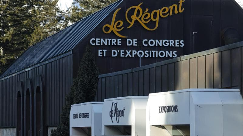 Nell’hangar dei fantasmi la solidarietà tra le famiglie “Ormai sono figli di tutti” 1