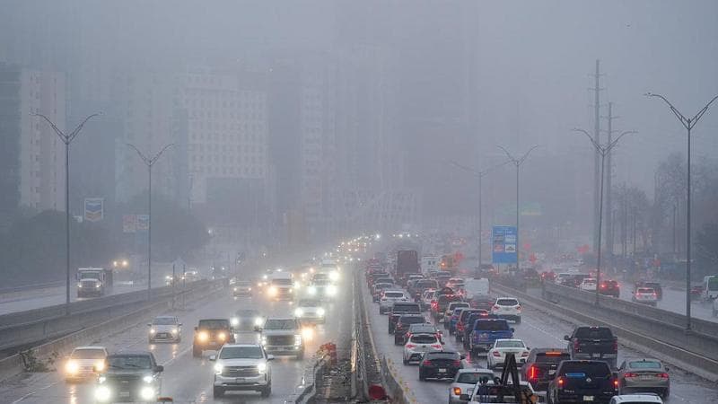 New York si appresta ad affrontare la più intensa ondata di freddo degli ultimi cinque anni. Cancellati 12mila voli e attivata allerta per i servizi. 1