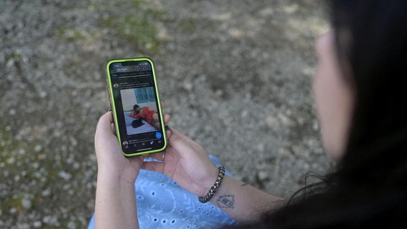 Nudi a nostra insaputa: perché fa paura lo striptease di Grok 1