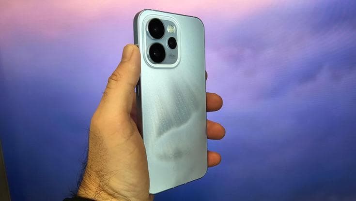 Oppo Reno 15 Pro, recensione: autonomia elevata e funzionalità ideali per gli spostamenti. 1