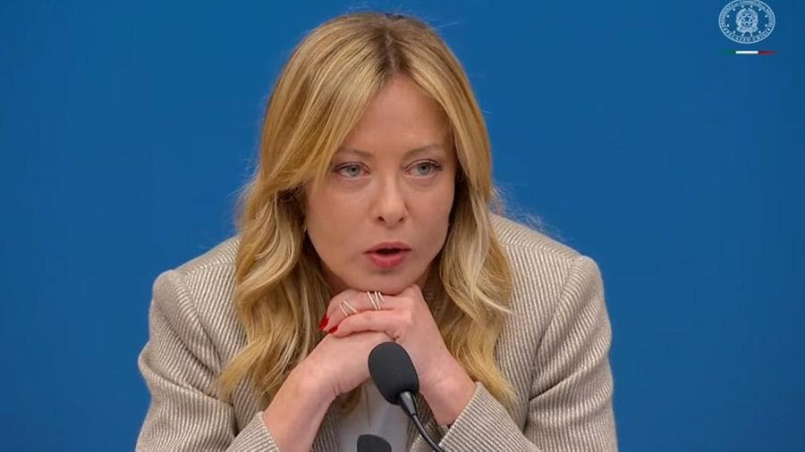 Pd a Meloni: “Il paese reale non le interessa”. Vannacci: “Contraddittorio inviare armi a Kiev” 2