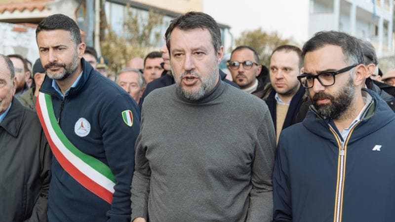 Salvini sorvola la frana ma non visita il paese emblematico: “Non abbandono il Ponte” 1
