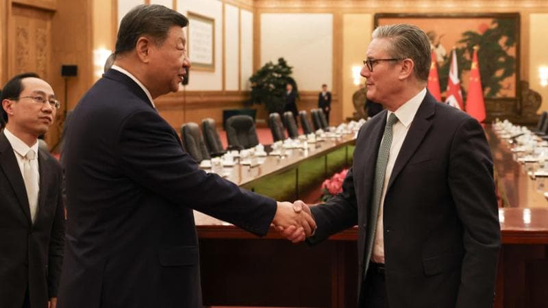 Starmer si confronta con Xi in Cina: “Fondamentale rafforzare i legami tra Londra e Pechino” 1