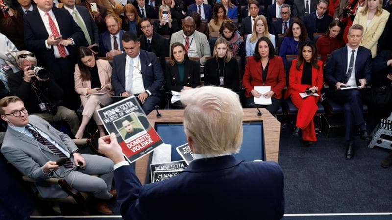 Trump celebra il primo anno con le foto dei migranti arrestati 1