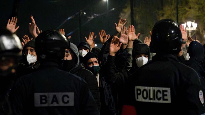 A Lione, saluti fascisti nell'ex città dei partigiani: “La sinistra uccide” 1