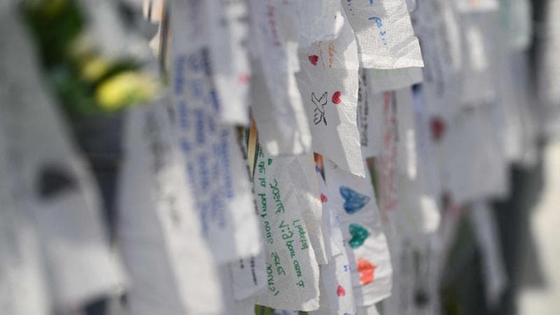 A Lutry, con una popolazione di diecimila persone, si commemorano dieci giovani deceduti a Crans: “Siamo qui per onorare la memoria di Alexis” 1