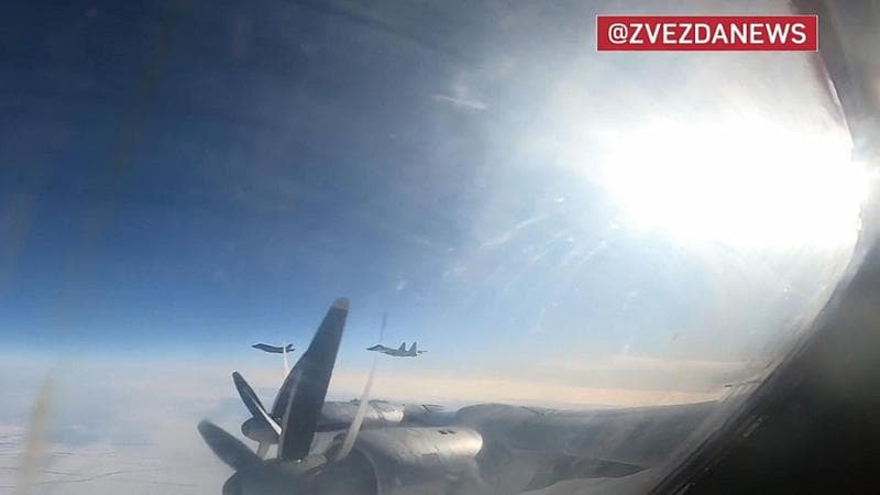 Aumenta la tensione tra Stati Uniti e Russia, confronto aereo nei cieli dell'Alaska. 1