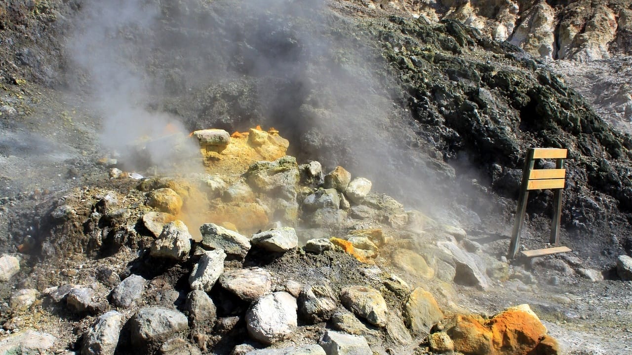 Campi Flegrei: diminuisce la velocità di sollevamento del terreno 1