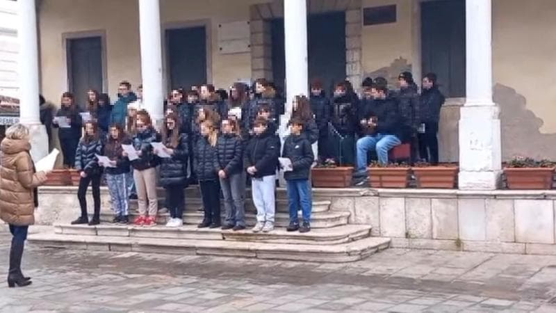 Chioggia, alunni cantano brano di gruppo neofascista. Valditara: “Seria, ora indagini” 1