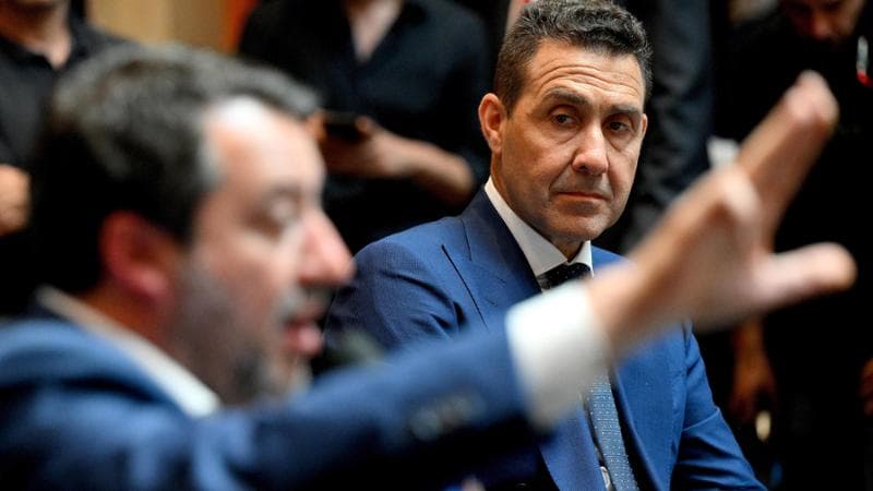 Confronto Vannacci-Salvini riguardo all'Afd: il vicepremier contatta la leader del partito di estrema destra tedesco. 1