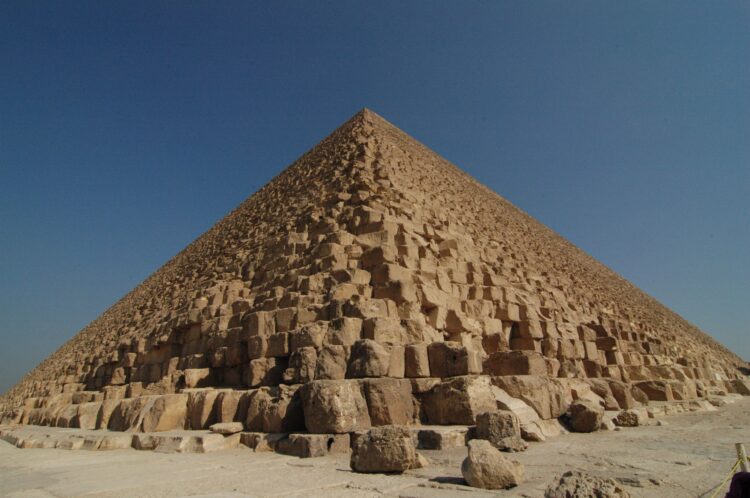Costruzione della Grande Piramide di Giza risalente a millenni fa 1