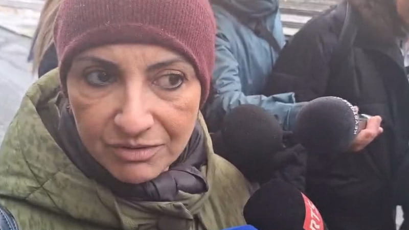 Crans, la madre di due ragazze ferite si presenta all'interrogatorio di Moretti: “Desidero chiarimenti” 1