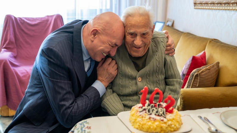Crosetto celebra il padre di Bonelli (Avs), ex carabiniere centenario: “Un caffè insieme, grazie” 1