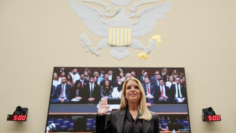 Deposizione della procuratrice Bondi su Epstein: “Ghislaine Maxwell deve morire in carcere” 1