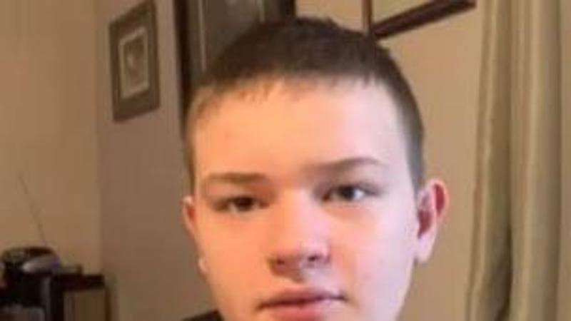 Farmaci e interesse per le armi: i comportamenti eccentrici della giovane assassina di diciotto anni "Interventi della polizia a casa sua in diverse occasioni" 1