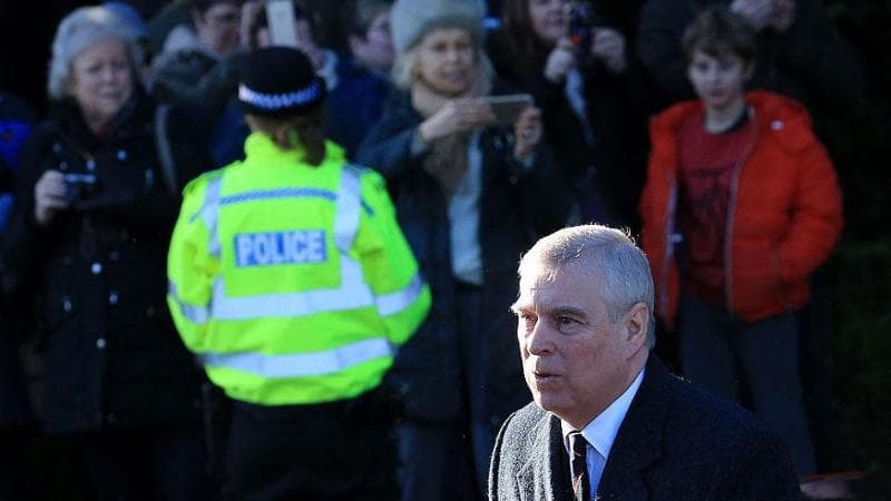 Fermato Andrea, nel rapporto della polizia non viene menzionato il nome: l'ex principe è descritto come un "uomo di circa sessant'anni". 1