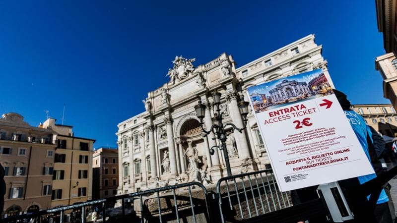 Fontana di Trevi a pagamento: il costo di due euro per un selfie nella Dolce Vita 1