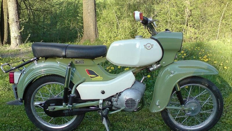 Il motorino Simson, simbolo della DDR, diventa emblema dell'estrema destra. Gli eredi dei fondatori si oppongono all'Afd. 1