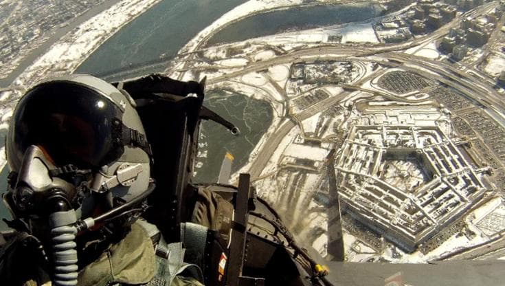 Il Pentagono richiede un'intelligenza artificiale illimitata per usi militari, ma Anthropic rifiuta. 1