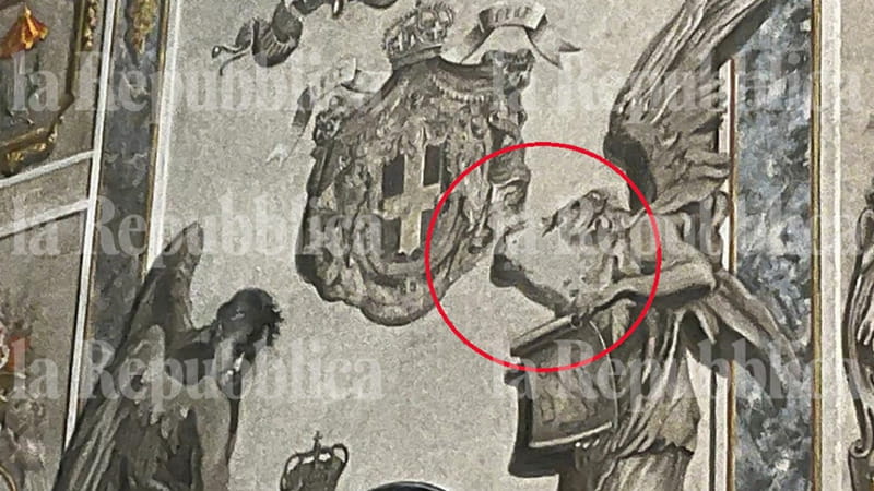 Il restauratore rimuove il volto dell'angelo Meloni: “È stata una richiesta del Vaticano, era la premier” 1