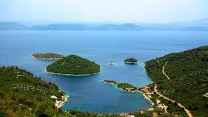 In Croazia è in vendita un'isola priva di cemento, con aree tutelate e spiaggia accessibile, ma non suscita interesse. 1