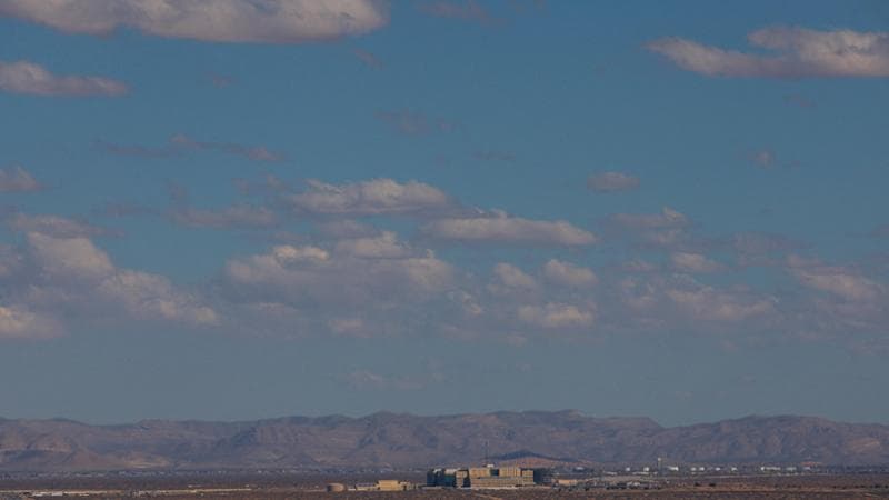 In Texas si segnala un'affluenza di droni provenienti dal Messico, mentre un cannone laser statunitense distrugge un palloncino. 1