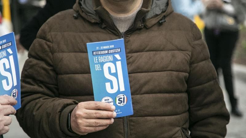 Influencer, disinformazione e finanziamenti pubblici per la campagna favorevole 1