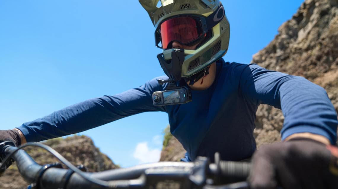 Insta360 presenta nuove opzioni per professionisti e creatori: dalla webcam Link 2 Pro alla videocamera X5. 8