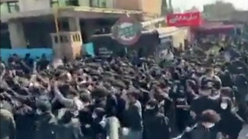 Iran, tornano le manifestazioni: conflitti nelle università tra studenti e forze governative. 1